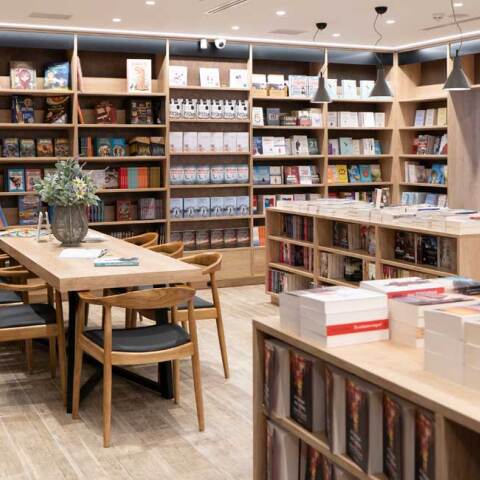 Διόπτρα, Books & Life