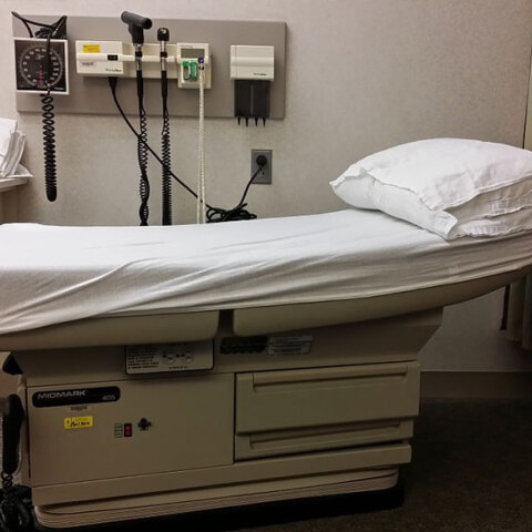 Κρεβάτι νοσοκομείου