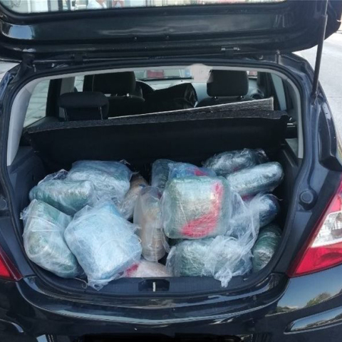 Μπλόκο σε 102 κιλά κάνναβη