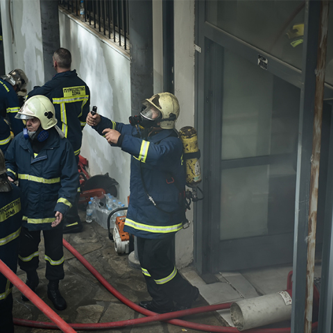 Πυροσβέστες.