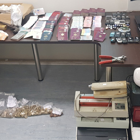 Εργαστήριο κατασκευής πλαστών εγγράφων 