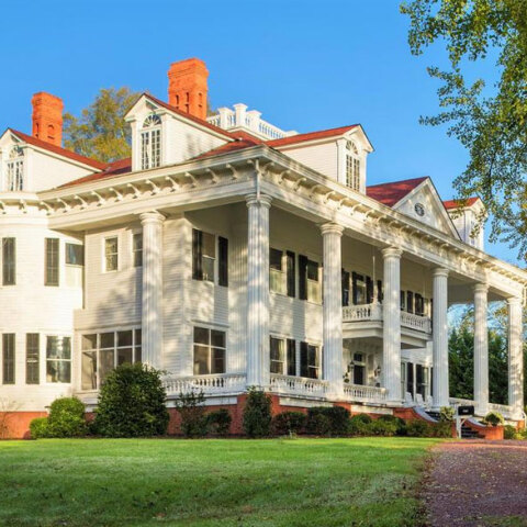 Η έπαυλη Twelve Oaks από την ταινία «Όσα παίρνει ο Άνεμος»