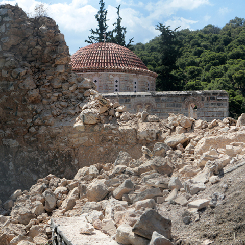 Ζημιές στη Μονή Δαφνίου από τον σεισμό