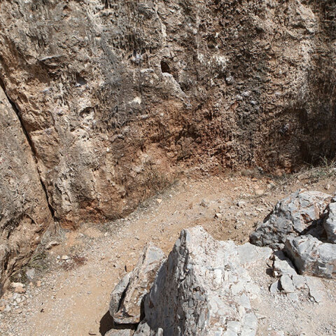 Έγκλημα στου Φιλοπάππου: Νεκρός 25χρονος που τον έριξαν σε γκρεμό τρεις αλλοδαποί