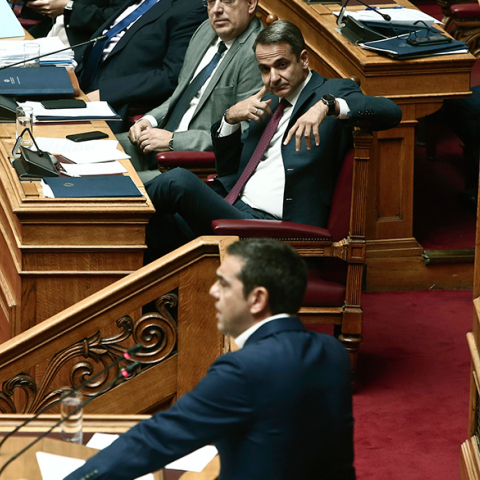 Κόντρα Τσίπρα-Μητσοτάκη στη Βουλή