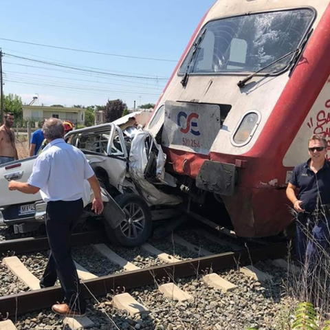 Σύγκρουση τρένου με αυτοκίνητο