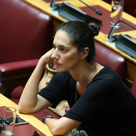 Νόνη Δούνια