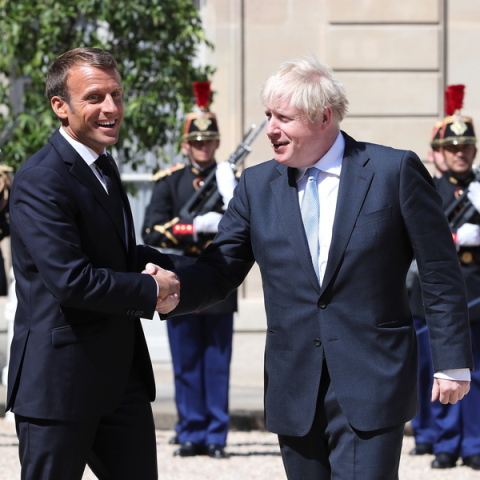Μακρόν - Τζόνσον