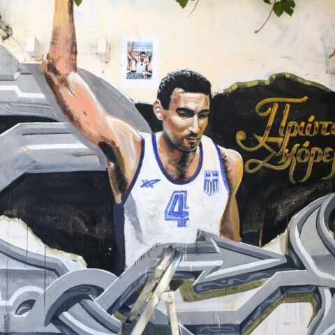 Διορθώσεις στο γκράφιτι του Νίκου Γκάλη © INTIMENEWS / ΣΤΕΦΑΝΟΥ ΣΤΕΛΙΟΣ