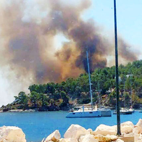 Φωτιά στη Λέρο