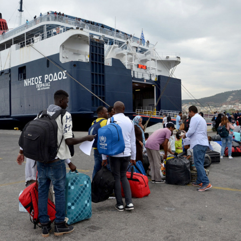 Αναχώρηση προσφύγων από το λιμάνι της Μυτιλήνης
