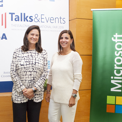 Η Πέγκυ Αντωνάκου, CEO, Microsoft για Ελλάδα, Κύπρο και Μάλτα, μαζί με την Υπουργό Παιδείας και Θρησκευμάτων, Νίκη Κεραμέως