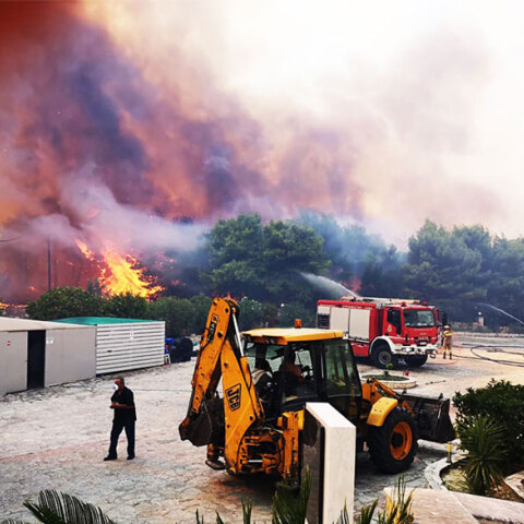 Πυρκαγιά στη Ζάκυνθο: Λαχτάρησαν οι κάτοικοι στον οικισμό Κερί