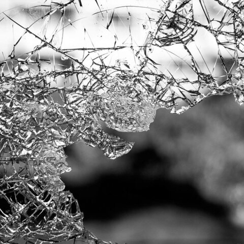broken-glass2312.jpg