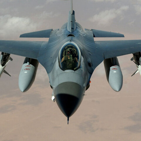 f-16.jpg