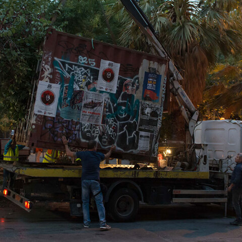 Καθαρισμός της πλατείας Εξαρχείων κι απομάκρυνση του «ΚΕΠ» των αντιεξουσιαστών 