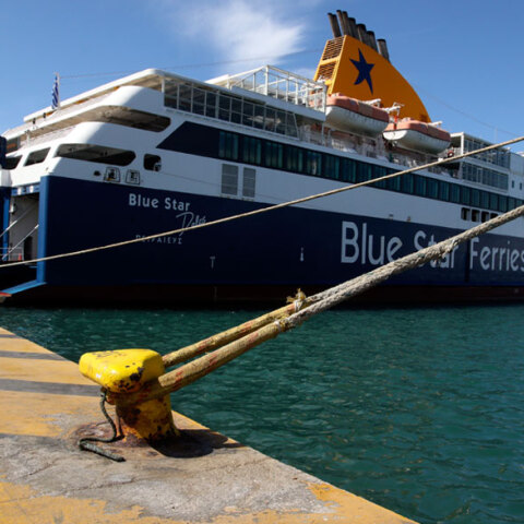 Δεμένα πλοία στο λιμάνι του Πειραιά