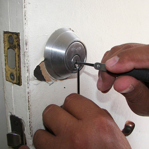 locksmith-1947387_1920.jpg