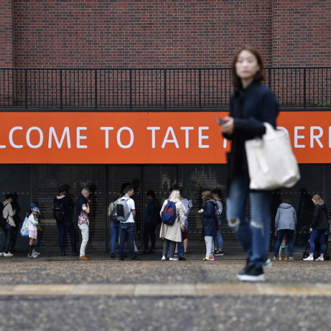 tate-modern-attempted-murder