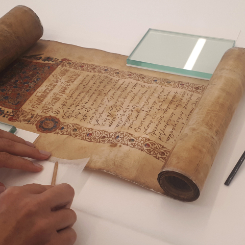 Συντήρηση χειρογράφου ©ΕΒΕ