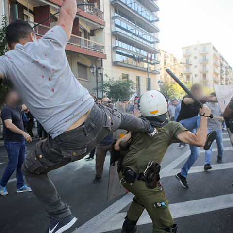 Συμπλοκές διαδηλωτών - ΜΑΤ