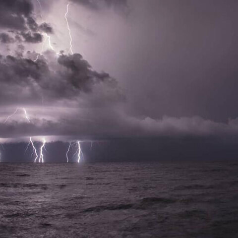 Αστραπές και βροντές στην Τήνο