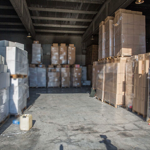 Αποθήκη με λαθραία καπνικά προϊόντα