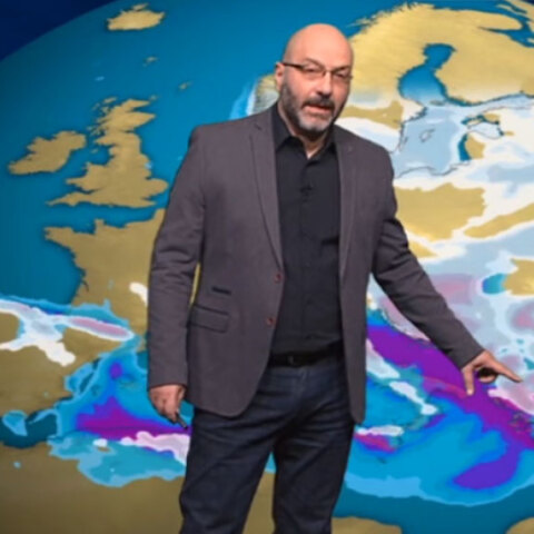 Σάκης Αρναούτογλου