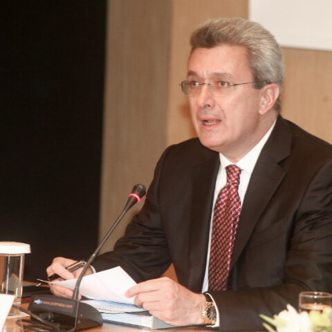 Νίκος Χατζηνικολάου