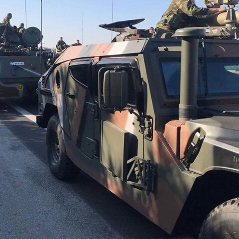 «Πρόβα» στην Εθνική Οδό Θεσσαλονίκης - Μουδανίων για τη στρατιωτική παρέλαση της 28ης Οκτωβρίου