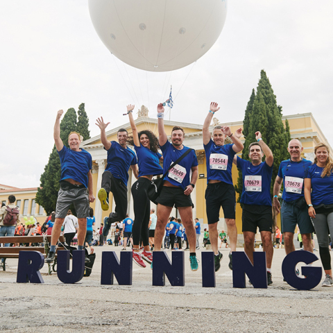 Το κύμα εμψύχωσης του Φυσικού Μεταλλικού Νερού ΑΥΡΑ «έσπασε τον τοίχο» στον 37ο Αυθεντικό Μαραθώνιο της Αθήνας