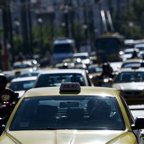 kinisi-panepistimiou-taxi.jpg