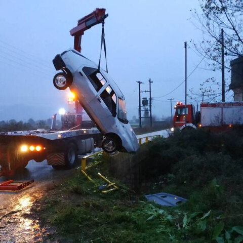 Νεκρός οδηγός έπειτα από πτώση οχήματος σε ρέμα