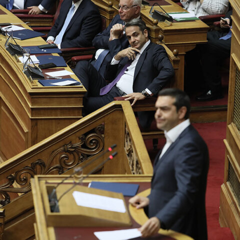 Αλέξης Τσίπρας και Κυριάκος Μητσοτάκης στη Βουλή