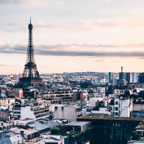 «Oι τρεις μεγάλες ηρωίδες της Γαλλικής Eπαναστάσεως ήταν η Kαρ Mανιόλ, η Γκυ Λωτίν και η Λε Mητώμ» (από διαγώνισμα ιστορίας, Bαρβάκειο, 1981)