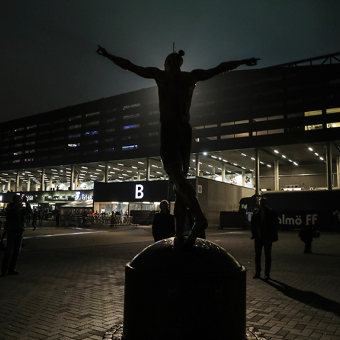 Το άγαλμα του Ζλάταν Ιμπραΐμοβιτς 