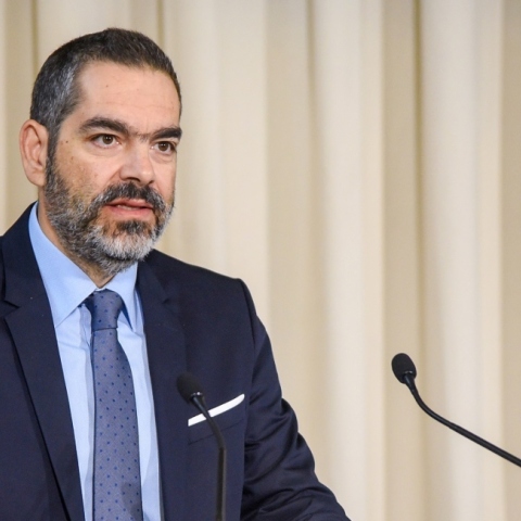 Παπαστράτος