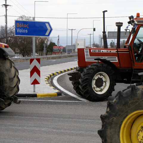 Αγροτικό μπλόκο στον Πλατύκαμπο