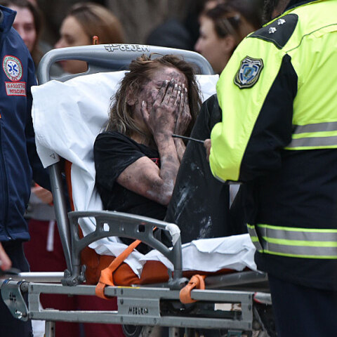 Απεγκλωβισμός γυναίκας από φλεγόμενο ξενοδοχείο