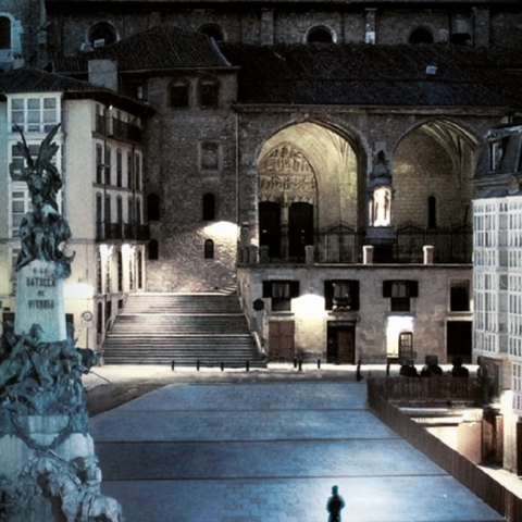 «Η σιωπή της λευκής πόλης» Εύα Γκαρθία Σάενθ Ντε Ουρτούρι (εκδ. Ψυχογιός).