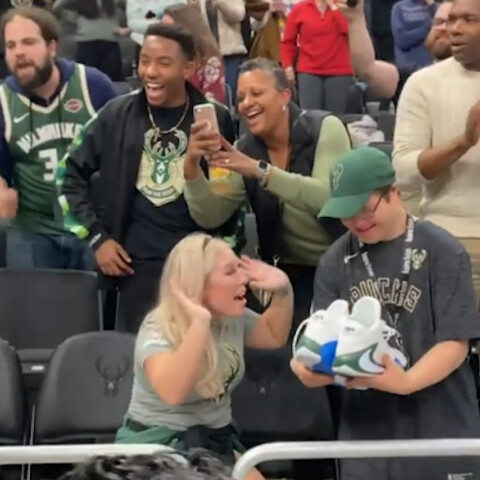 antetokounmpo-gifts1