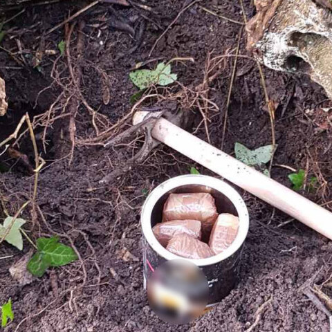 Κέρκυρα: Βρήκαν θαμμένες στο χωράφι συσκευασίες του καφέ με ηρωίνη