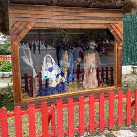 Λάρισα: Με... τζαμαρία η φάτνη για να μην κλέψουν το θείο βρέφος