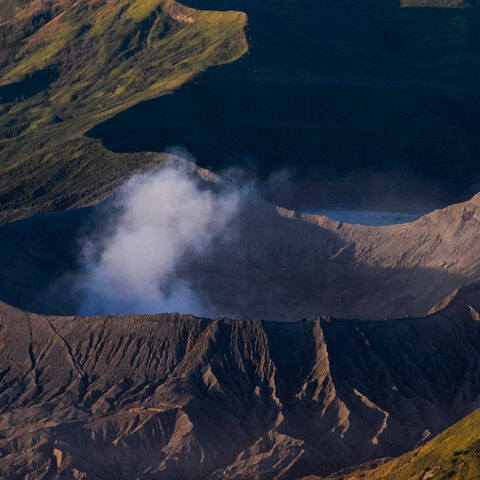 volcano-ifaisteio-indonesia.jpg