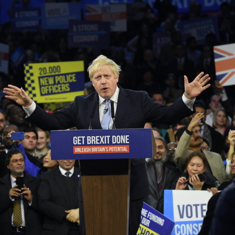 Ο Μπόρις Τζόνσον στην τελευταία προεκλογική ομιλία του.jpg