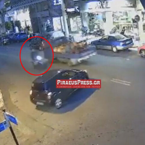 Σύγκρουση μηχανής με Ι.Χ. στον Πειραιά