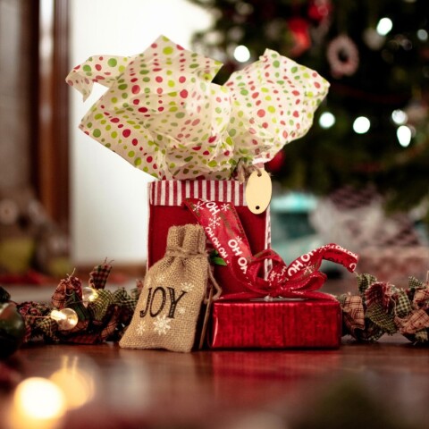 thumbnail_photo-of-gifts.jpg