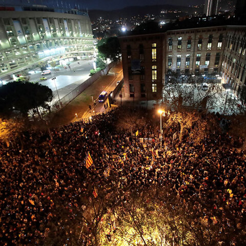Καταλανοί αυτονομιστές πολιορκούν το Καμπ Νου πριν από το el clasico