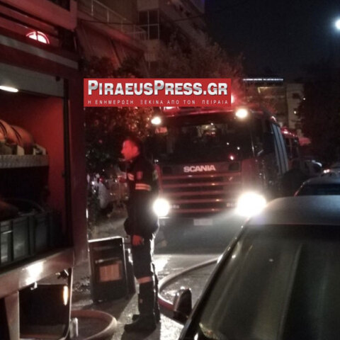 Στις φλόγες πολυκατοικία στο Νέο Φάληρο - Απεγκλωβίστηκαν άτομα