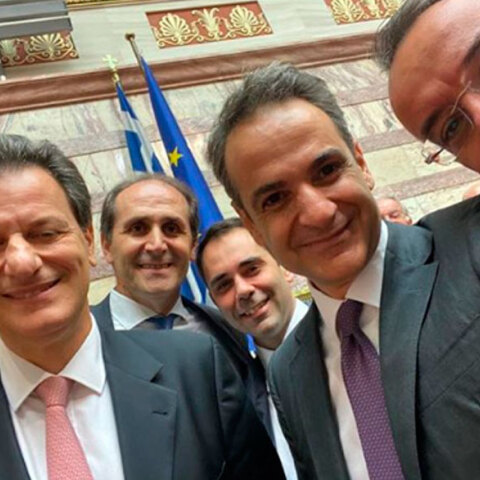 Η selfie του Κυριάκου Μητσοτάκη με το οικονομικό επιτελείο μετά την ψήφιση του προϋπολογισμού 2020